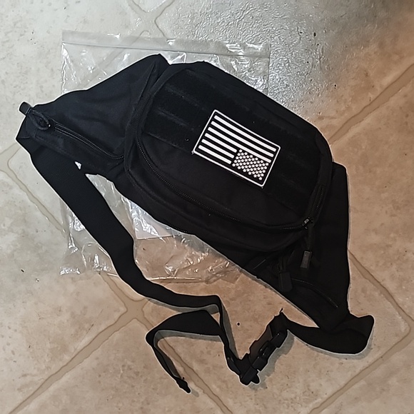 Tactical Sling Bag Conceal Carry - Picture 2 of 9